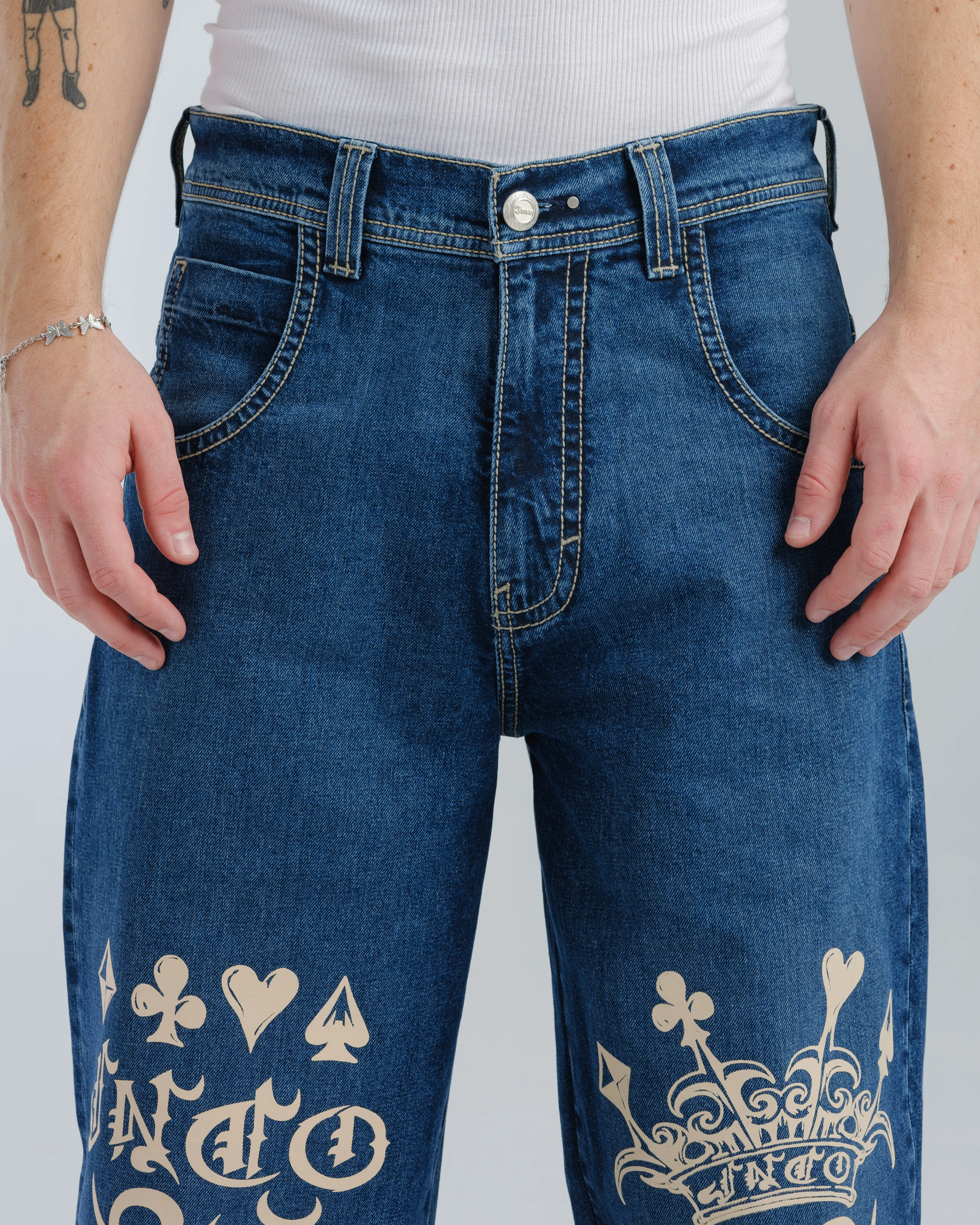 Gambler. 23. Hand-Sand Dark Stone.