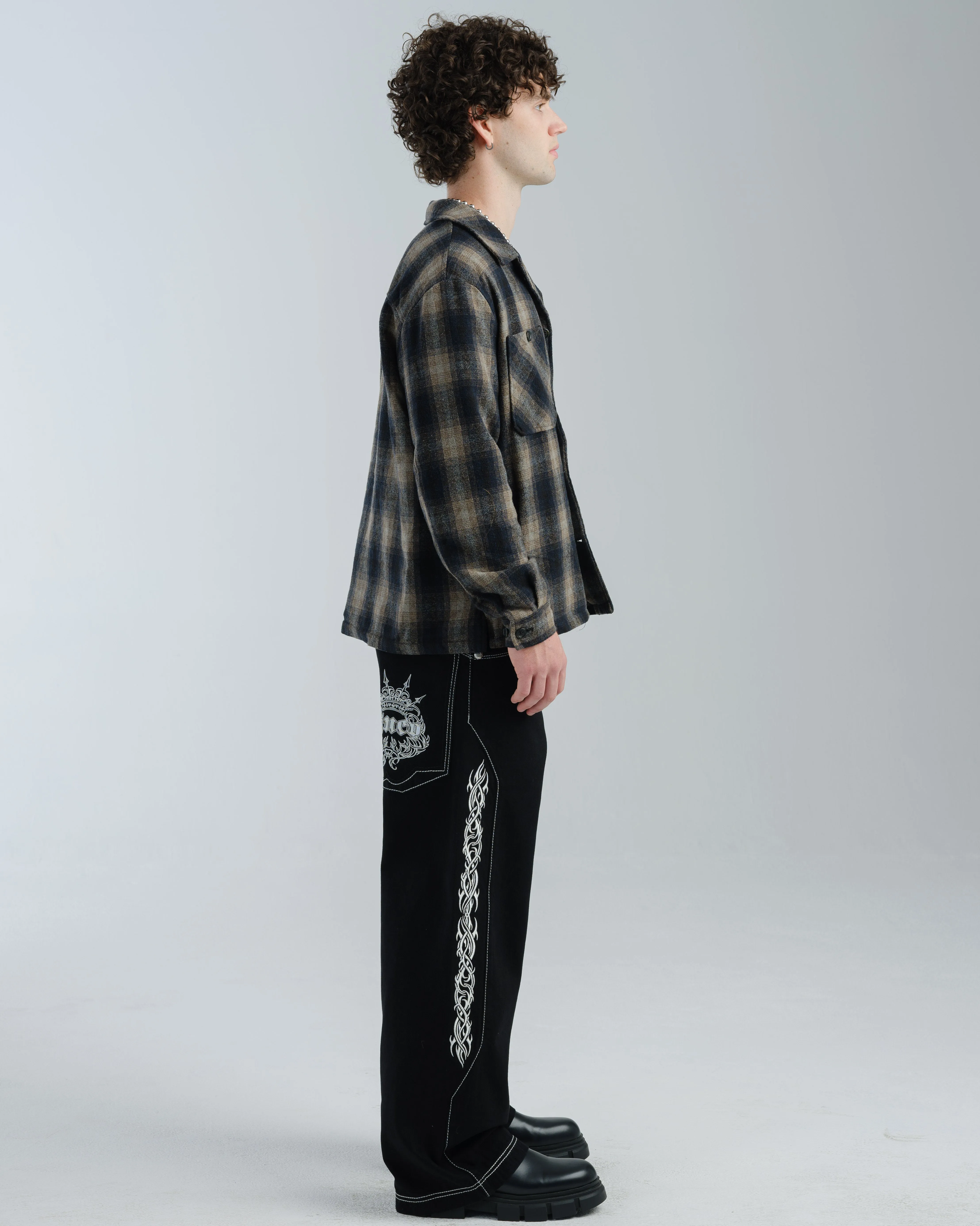 Majestik. 23. Jet Black.