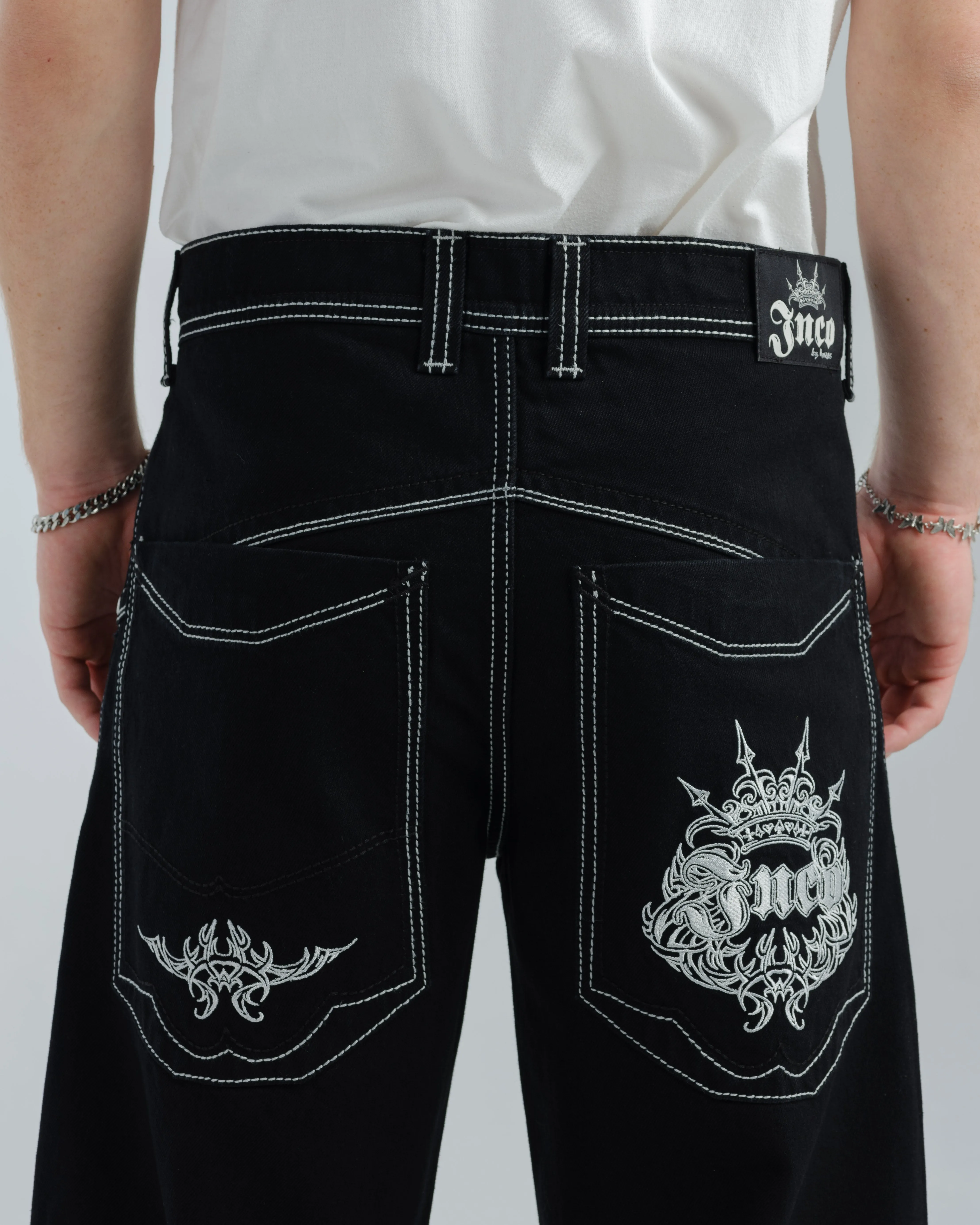 Majestik. 23. Jet Black.