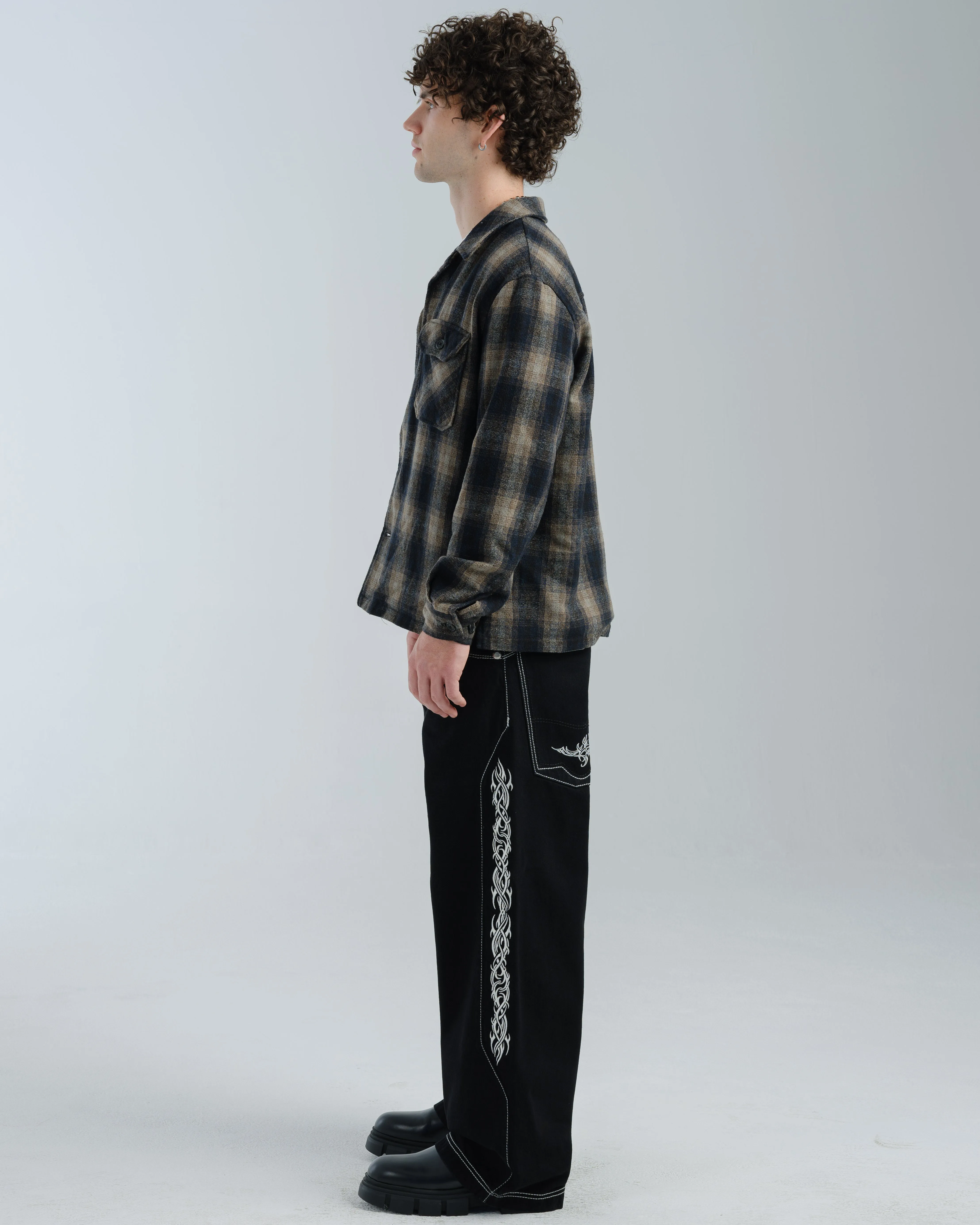 Majestik. 23. Jet Black.