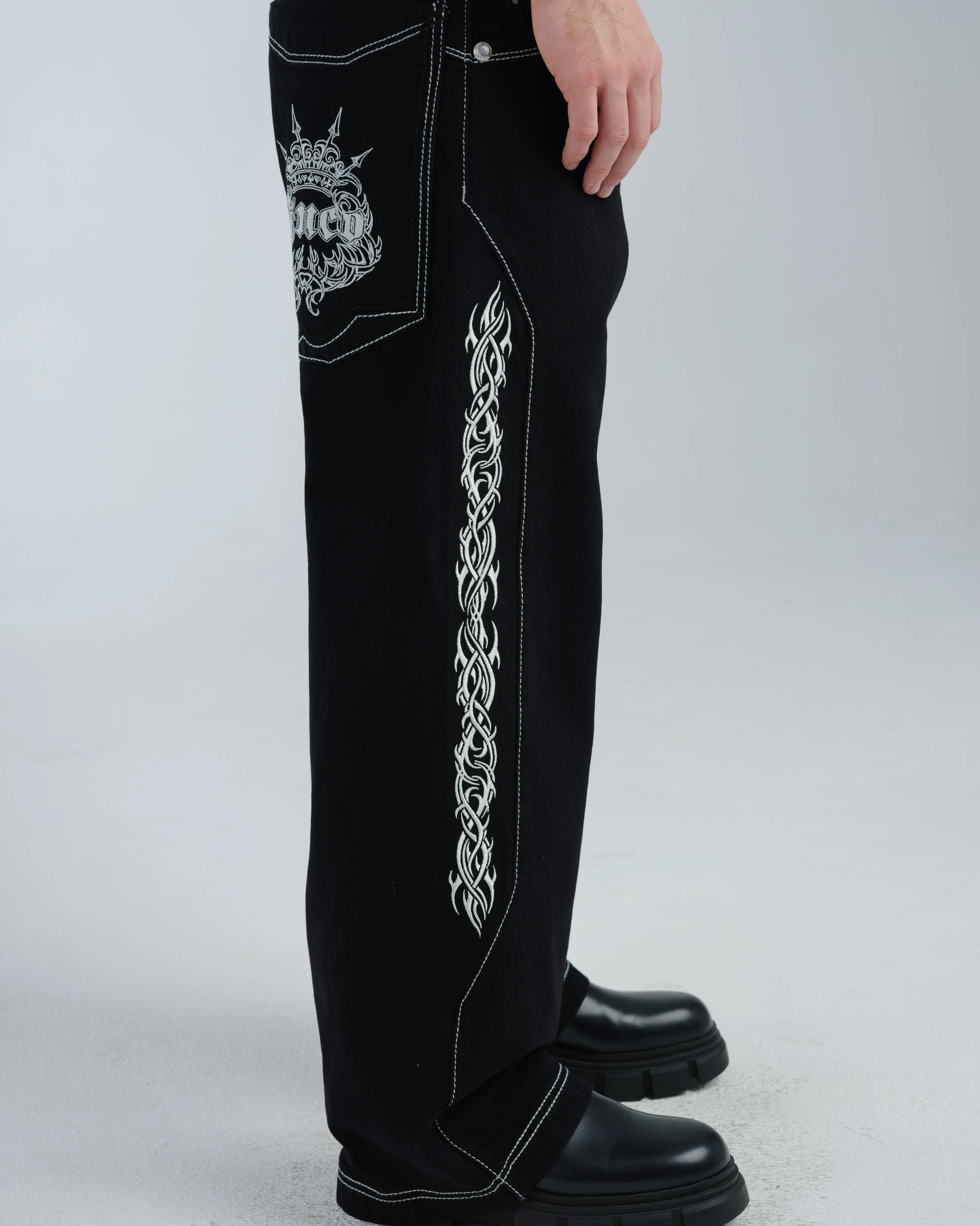 Majestik. 23. Jet Black.