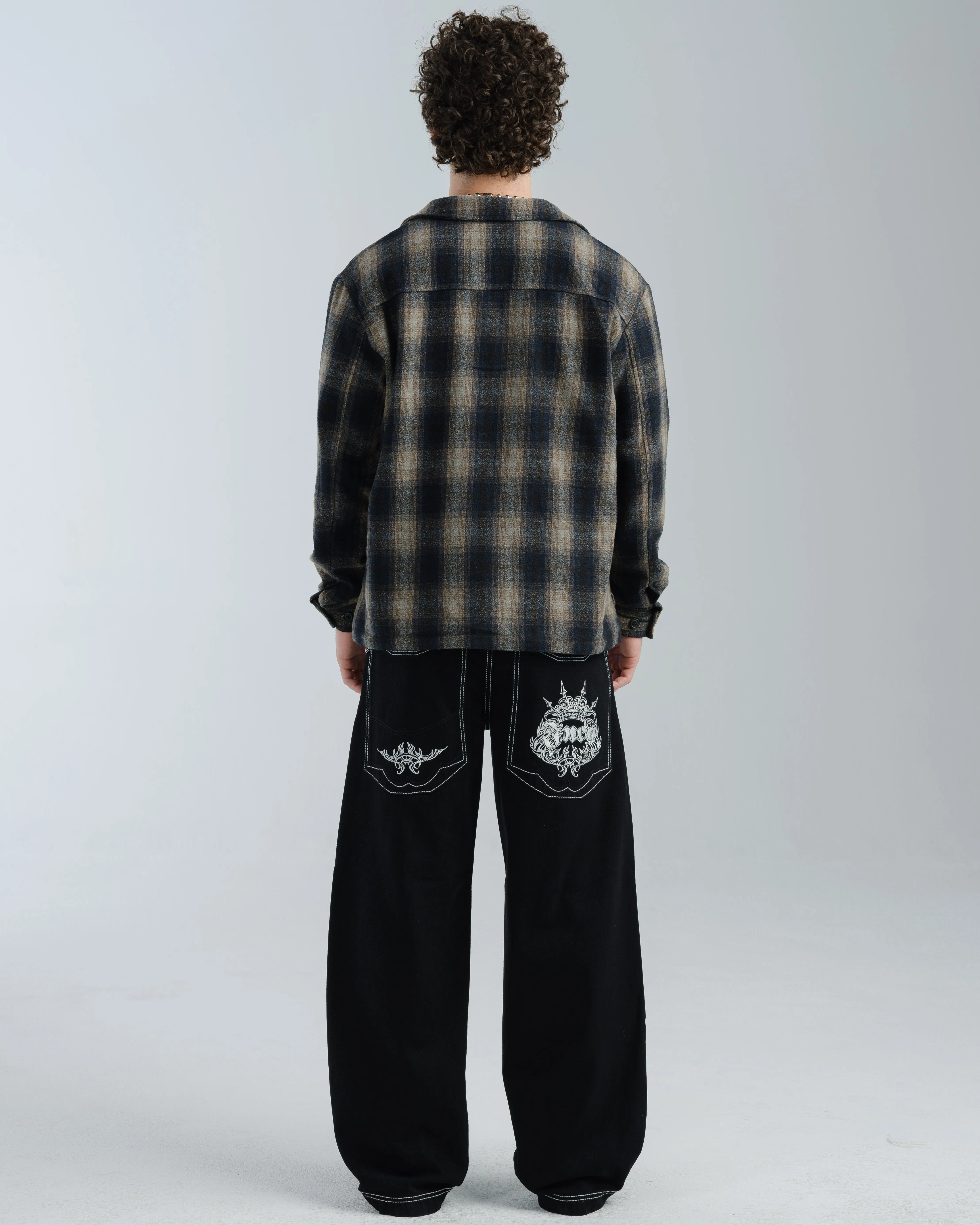 Majestik. 23. Jet Black.