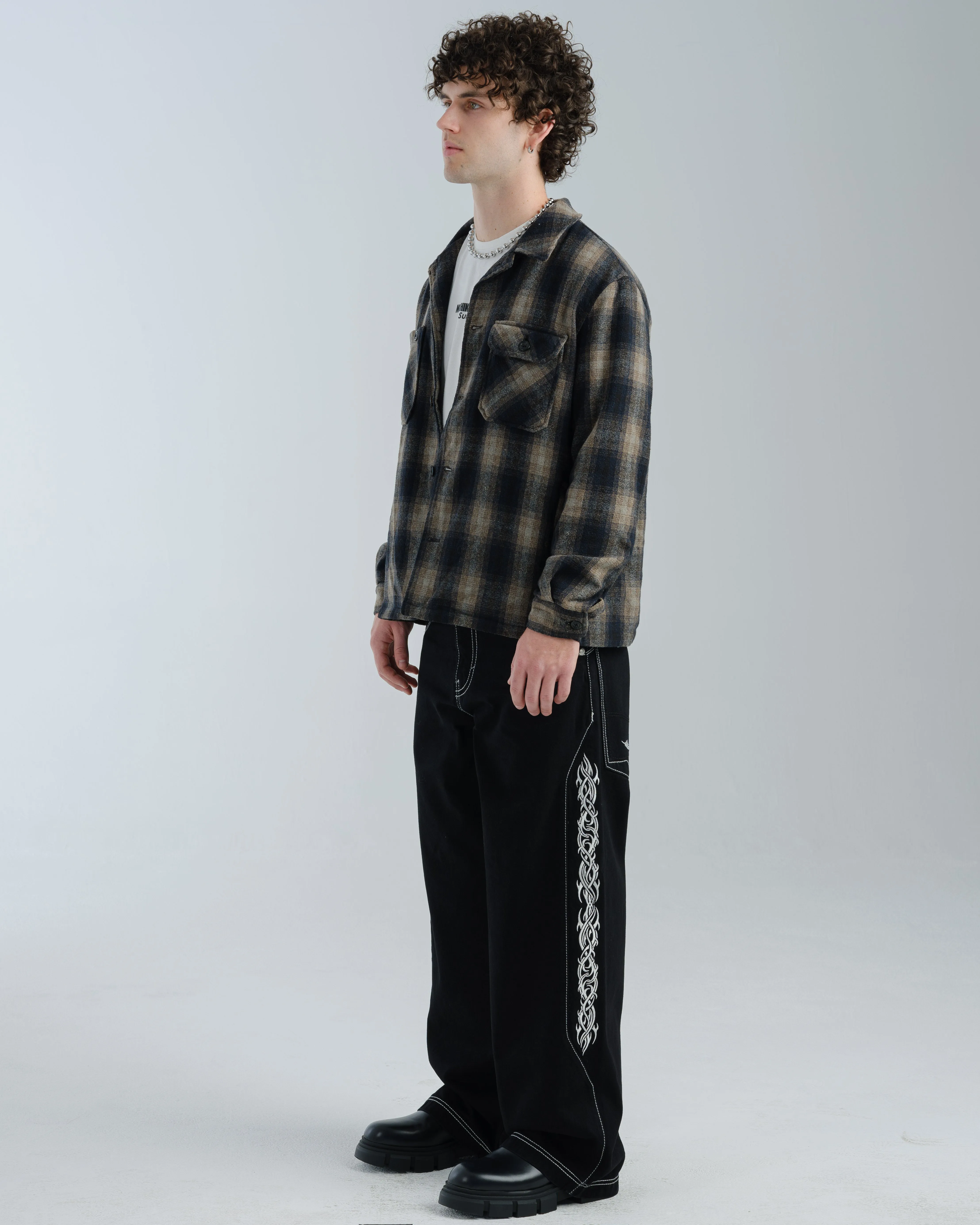 Majestik. 23. Jet Black.