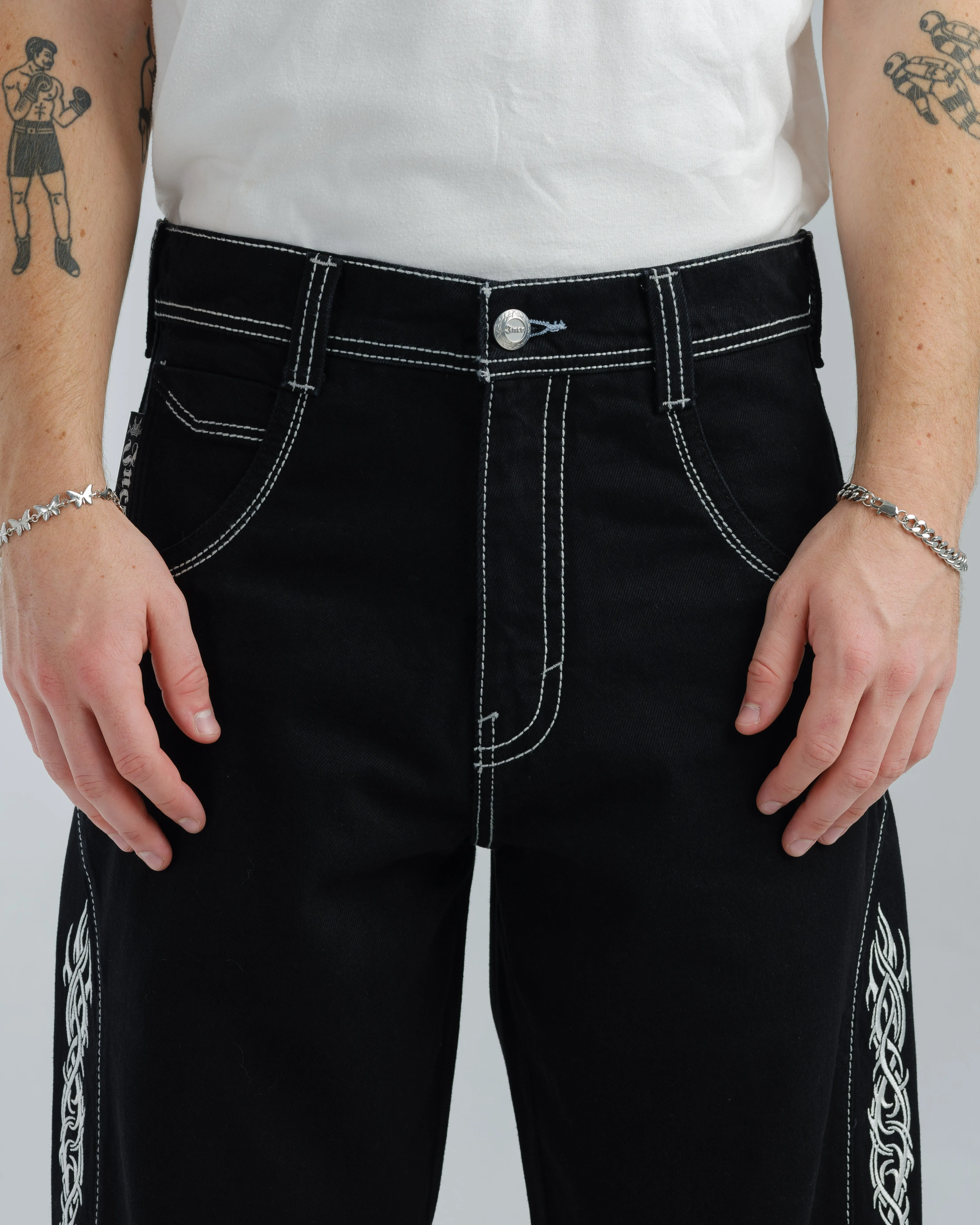 Majestik. 23. Jet Black.
