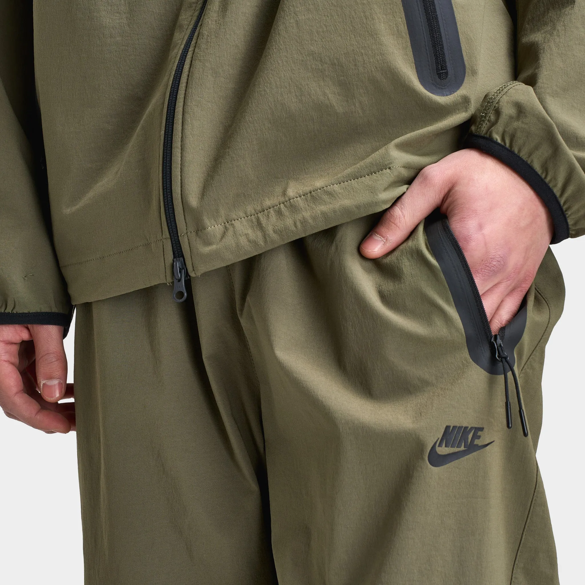 Nike Tech Woven Oversized Pants Medium Olive / Medium Olive - Black