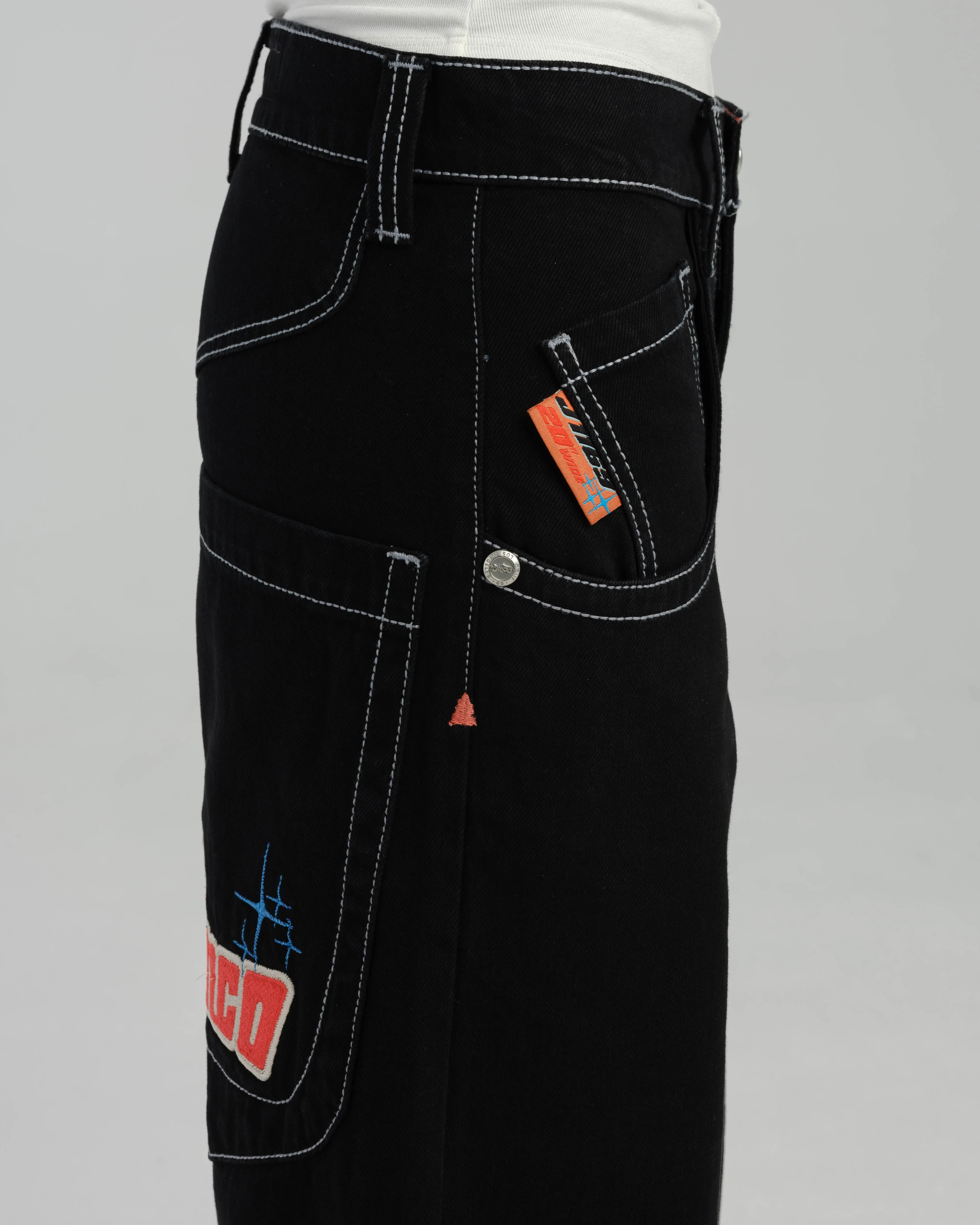 W1169 Low Down Deck. 20. Jet Black.